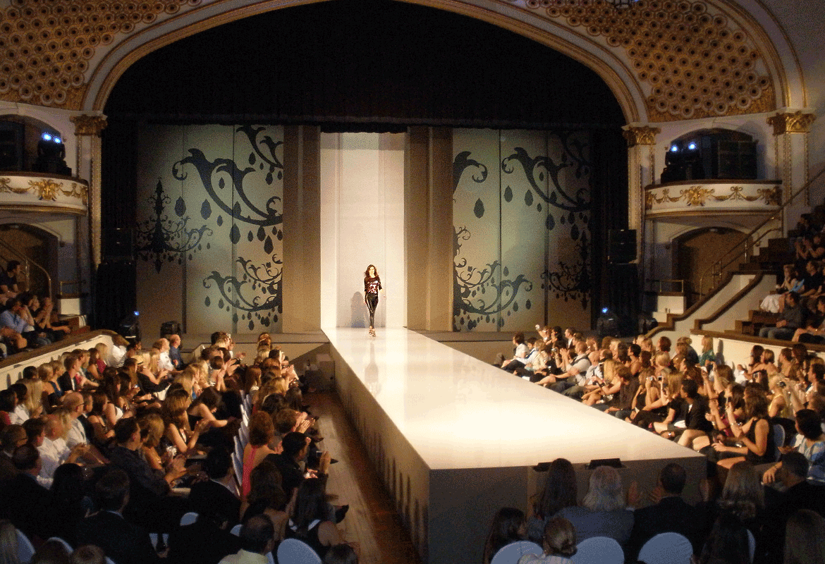 Express fashion runway set
